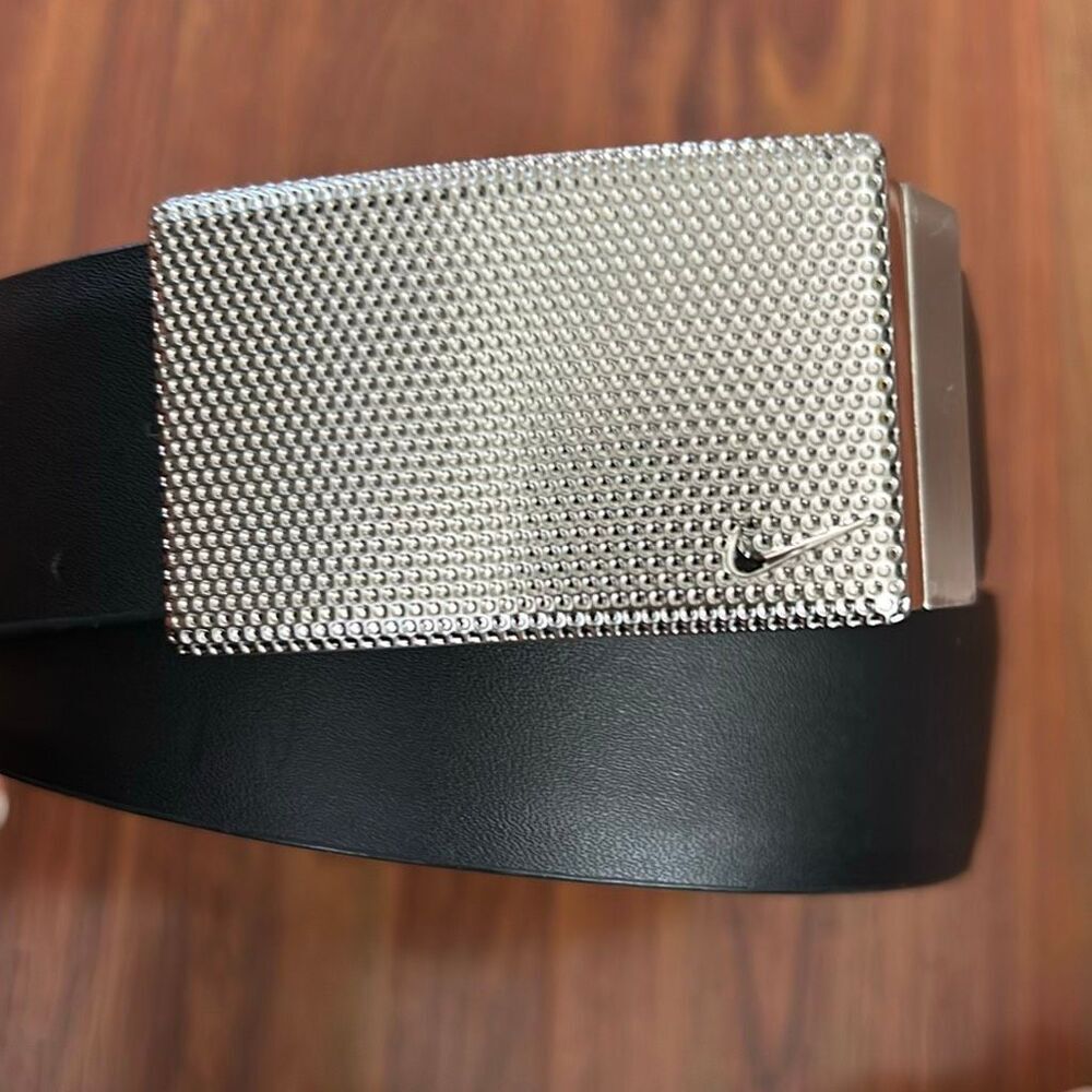 Nike reversible belt black dark brown size medium with silver buckle